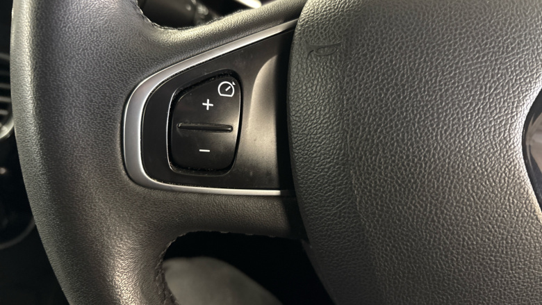 Renault Clio 1.2 TCE Dynamique Nav 5dr Petrol Hatchback